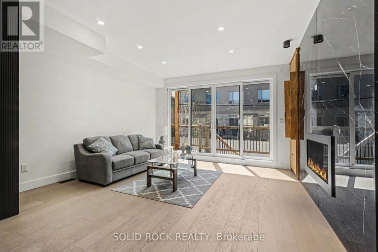 29669926/826-alpine-avenue/queensway-terrace-north/ottawa/ontario/K2B5R6_15