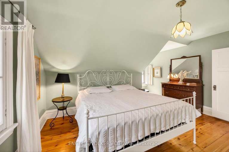 29643099/23-woodlawn-avenue/glebe/ottawa/ontario/K1S2S8_40