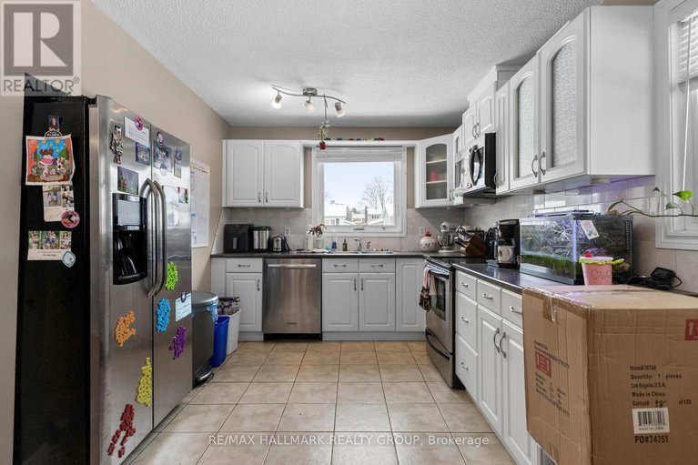 29229707/816-willow-avenue/chatelaine-village/ottawa/ontario/K1E1C7_5