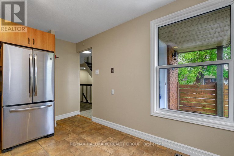 29211937/1701-lafrance-drive/queenswood-heights-south/ottawa/ontario/K1E2L7_15