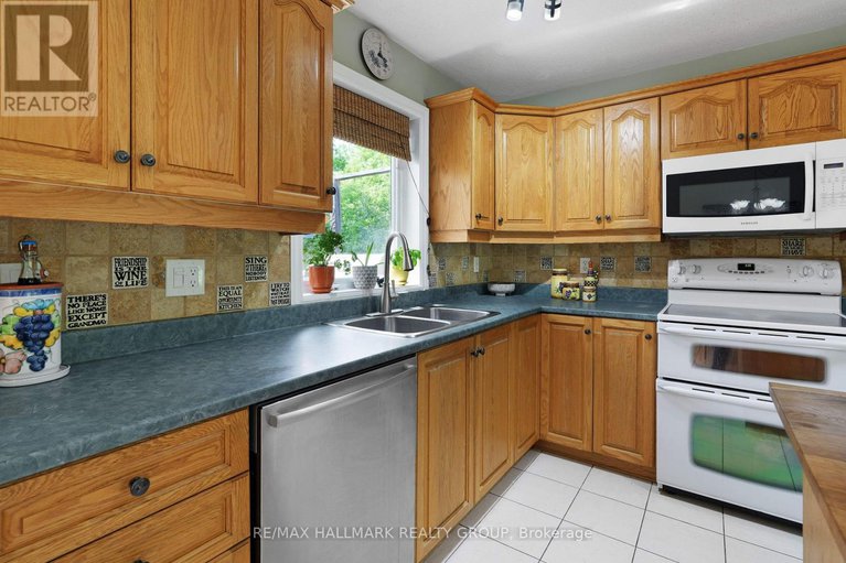 28430481/184-old-pakenham-road/fitzroy/ottawa/ontario/K0A1X0_14