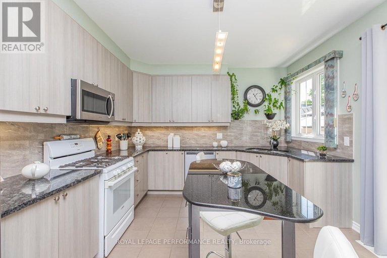 29592529/30-summitview-drive/emerald-meadowstrailwest/ottawa/ontario/K2M2V9_16