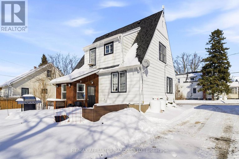 29365860/14-spring-street/maxville/north-glengarry/ontario/K0C1T0_33