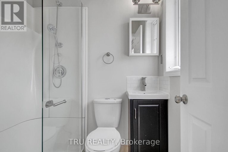 28416739/133-kinross-private/morgans-grantsouth-march/ottawa/ontario/K2K3P9_23
