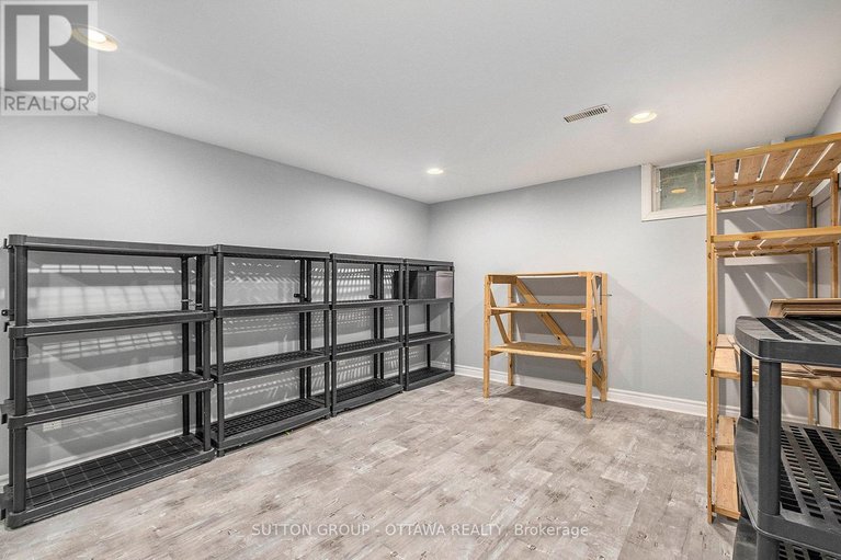 29047686/1218-upton-road/manotick-south-to-roger-stevens/ottawa/ontario/K4M1B3_25