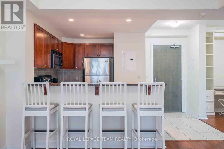 28774329/909-200-besserer-street/sandy-hill/ottawa/ontario/K1N0A7_15