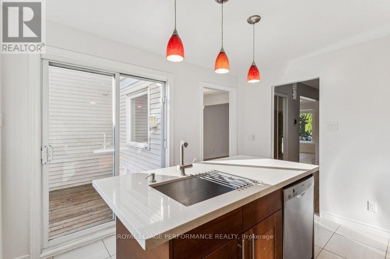 29029573/6-gillespie-crescent/hunt-club-woods/ottawa/ontario/K1V9X8_23