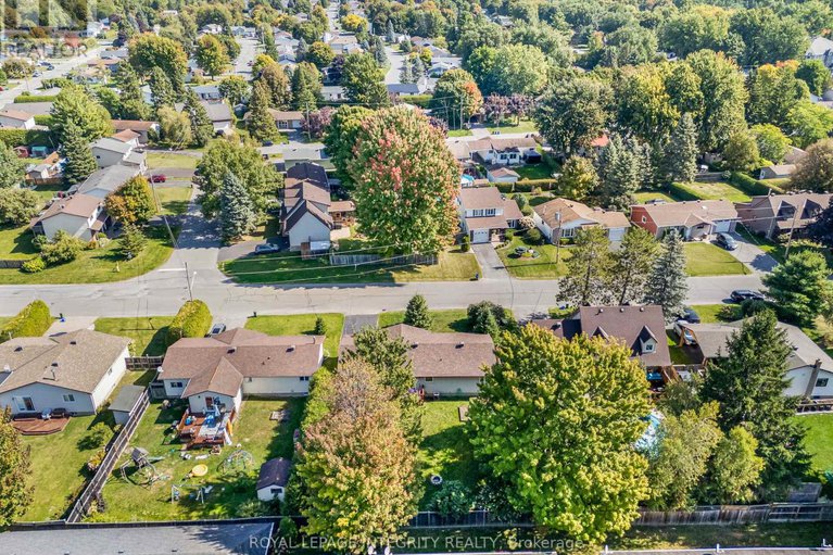 28899547/13-elm-avenue/village-of-russell/russell/ontario/K4R1B3_32