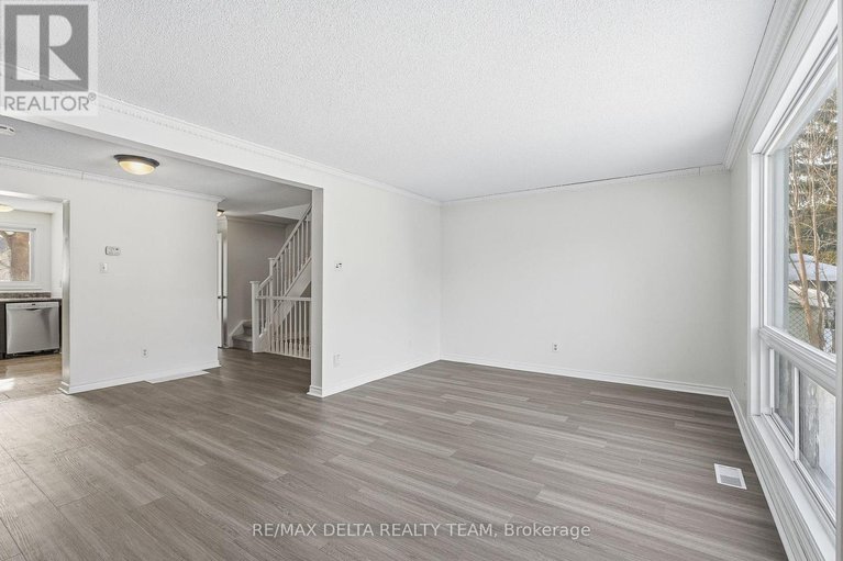 29339118/7877-jeanne-darc-boulevard-n/orleans-wood/ottawa/ontario/K1C2J1_15