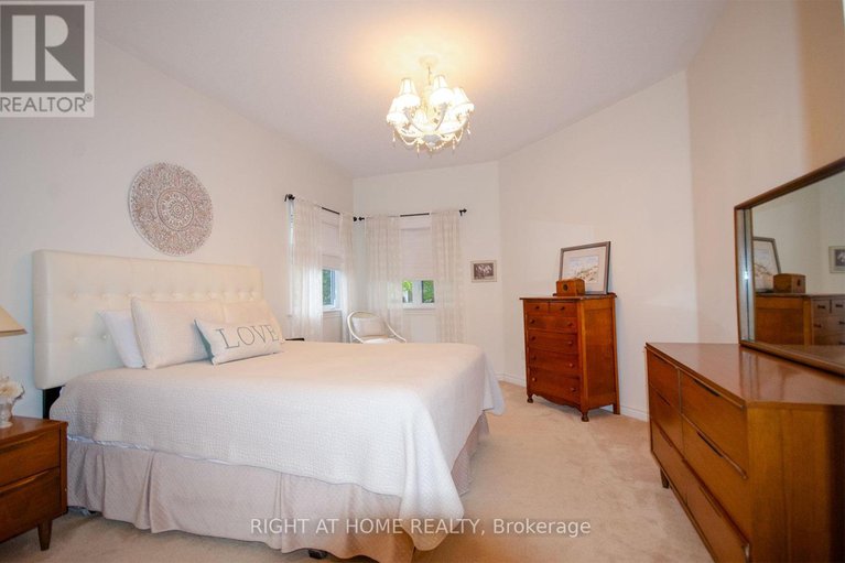 29055944/193-shepody-circle/blossom-parkkemp-parkfindlay-creek/ottawa/ontario/K1T4H9_8