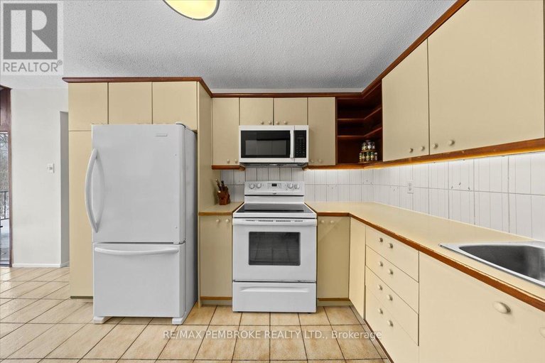 29556813/1235-millburn-crescent/cumberland-ridge/ottawa/ontario/K4C1C9_16