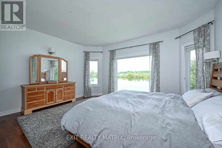 28117535/2158-old-prescott-road/osgoode-twp-north-of-reg-rd-6/ottawa/ontario/K4P1L9_18