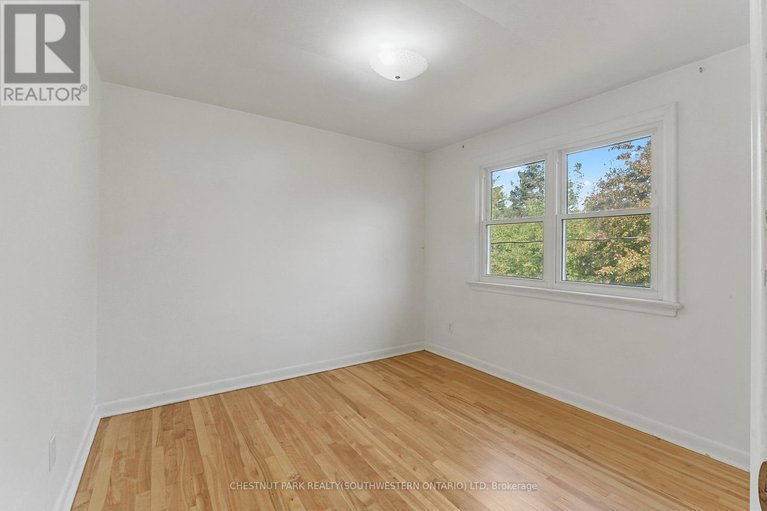 29207930/809-smyth-road-n/elmvale-acres/ottawa/ontario/K1G1P2_20