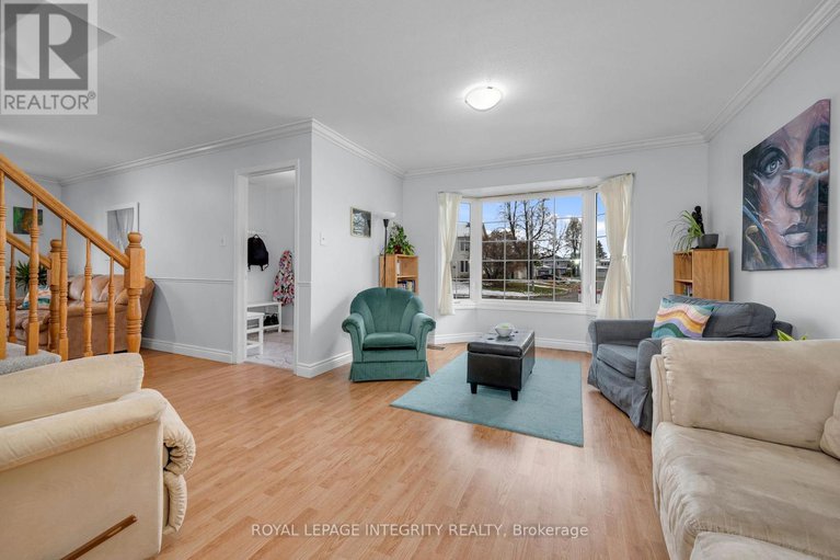 29119539/268-mceachern-crescent/bilberry-creekqueenswood-heights/ottawa/ontario/K1E3K5_5