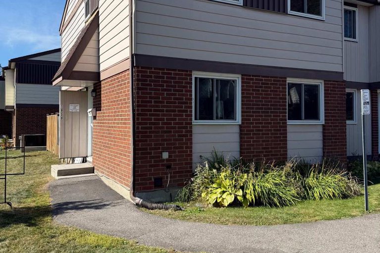 28944609/1950-belmore-lane/blackburn-hamlet-south/ottawa/ontario/K1B4Z8_2