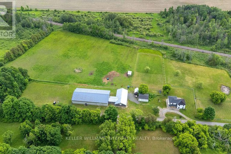 28492510/980-black-road/north-grenville-twp-kemptville-south/north-grenville/ontario/K0G1T0_1