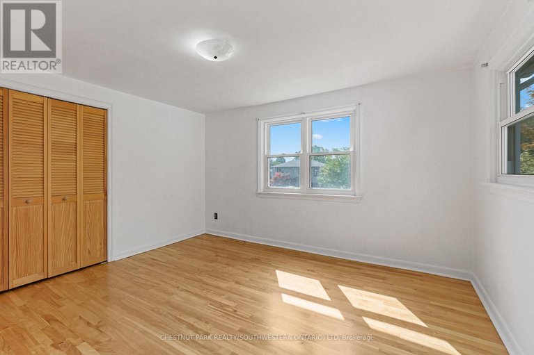 29207930/809-smyth-road-n/elmvale-acres/ottawa/ontario/K1G1P2_18