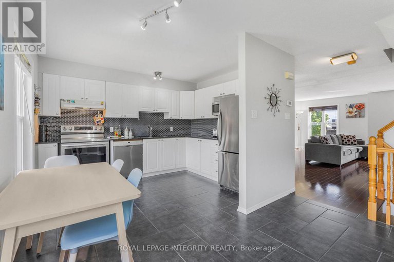 28812430/111-arcola-private/overbrookcastle-heights/ottawa/ontario/K1K4W9_8