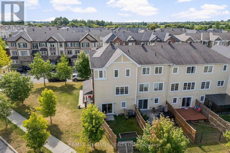 28808189/407-coldwater-crescent/emerald-meadowstrailwest/ottawa/ontario/K2M0J3_37