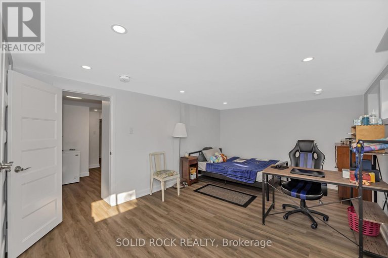 28414092/1229-erindale-drive/copeland-park/ottawa/ontario/K2C2G2_32