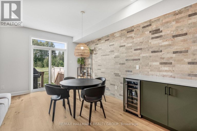 28711470/404-premiere-lane/town-of-rockland/clarence-rockland/ontario/K4K0M7_11
