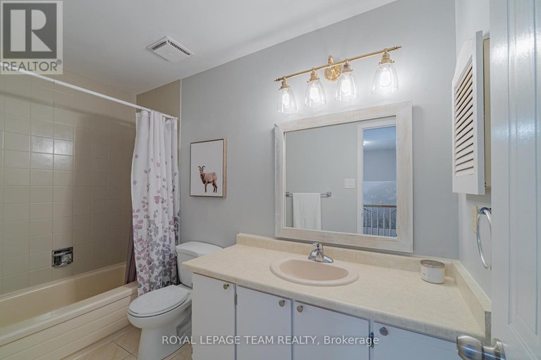 28613595/28-huntview-private/hunt-clubwestern-community/ottawa/ontario/K1V0M5_38