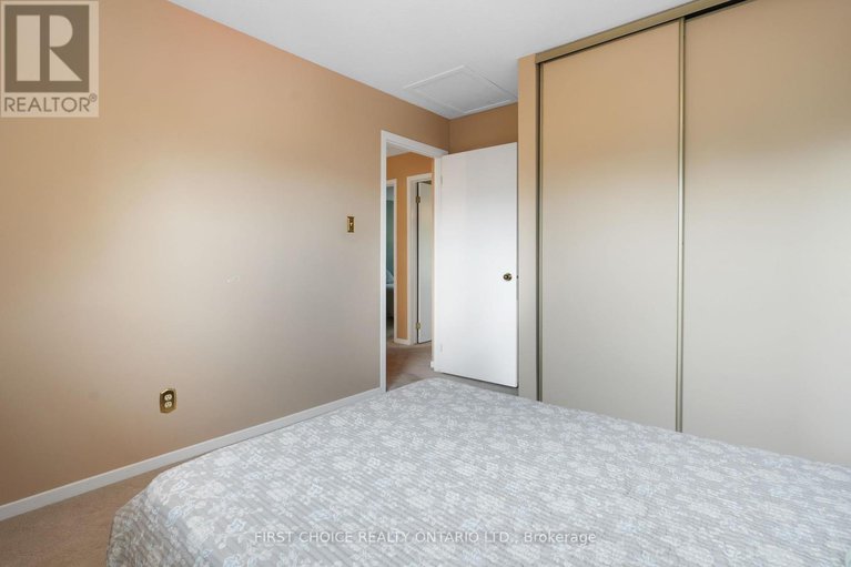 28890065/1631-wainfleet-street/chateauneuf/ottawa/ontario/K1C3G3_20