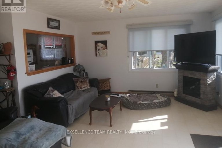 28877485/6803-st-louis-point-road-s/south-glengarry-charlottenburgh-twp/south-glengarry/ontario/K0C2E0_18