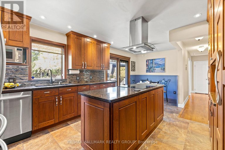 29013157/18-kerry-crescent/city-viewskylinefisher-heightsparkwood-hills/ottawa/ontario/K2E5V6_12