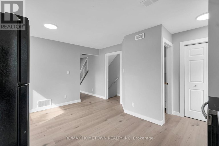 28791657/35-hustler-crescent/iroquois/south-dundas/ontario/K0E1K0_14