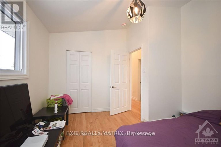 28928779/1415-maxime-road/pineview/ottawa/ontario/K1B4E7_5