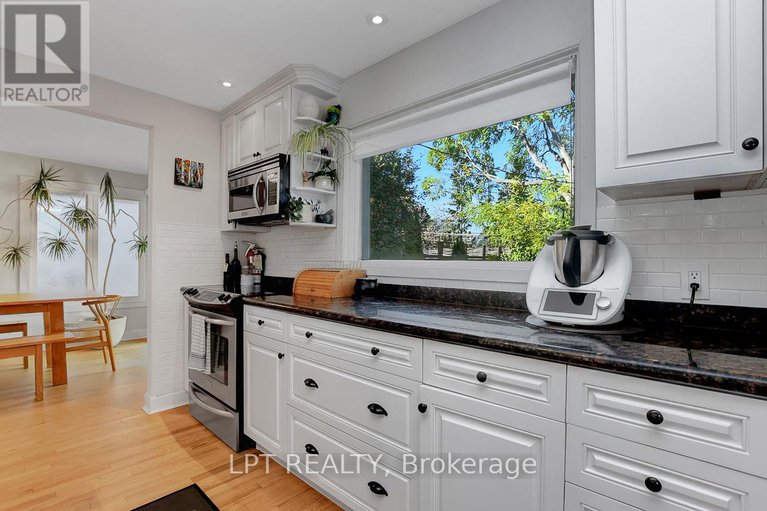 28941530/353-mountbatten-avenue/alta-vistafaircrest-heights/ottawa/ontario/K1H5W2_21