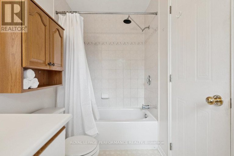 28591914/1869-hennessy-crescent/fallingbrookgardenway-south/ottawa/ontario/K4A3X8_26