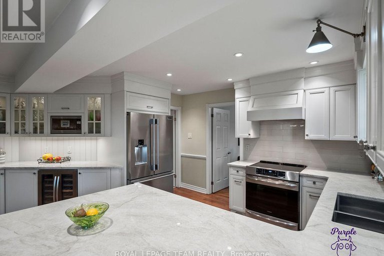 28136010/5-erinlea-court/pineglencountry-place/ottawa/ontario/K2E7C8_11
