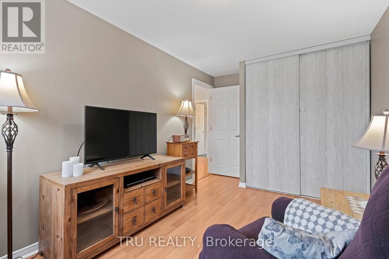 29611395/256-hoylake-crescent/bilberry-creekqueenswood-heights/ottawa/ontario/K1E2M8_32