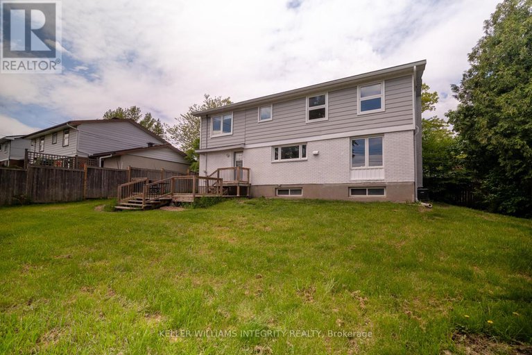 28368690/103-beaver-ridge/city-viewskylinefisher-heightsparkwood-hills/ottawa/ontario/K2E6E5_24