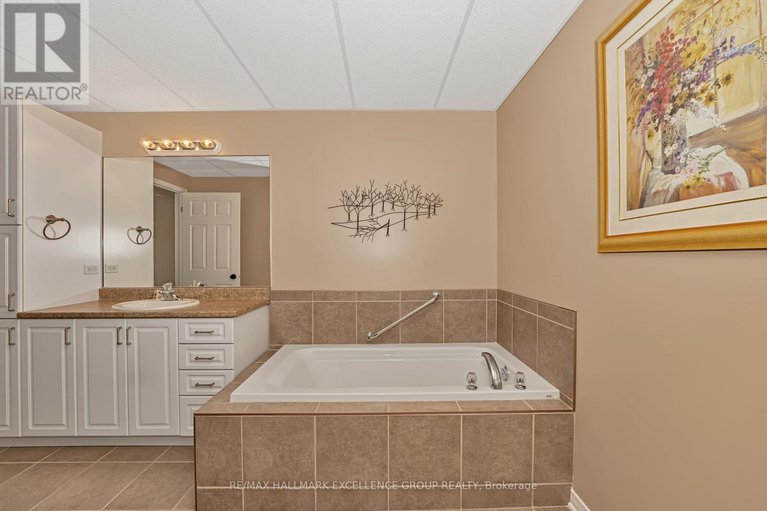 28521439/107-2360-albert-street/town-of-rockland/clarence-rockland/ontario/K4K0C4_33