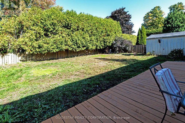 28929557/1324-rainbow-crescent/carson-grove/ottawa/ontario/K1J8E2_24