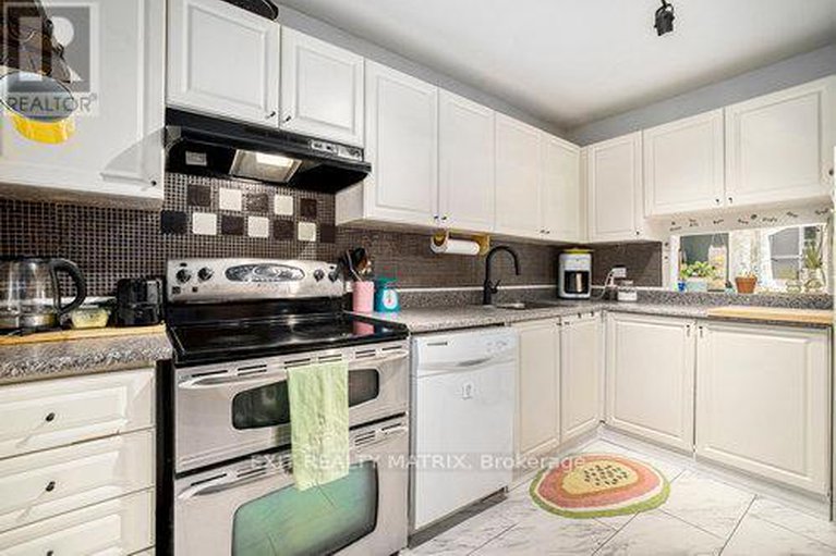 28321254/4-300-fenerty-court/katimavik/ottawa/ontario/K2L3A8_17