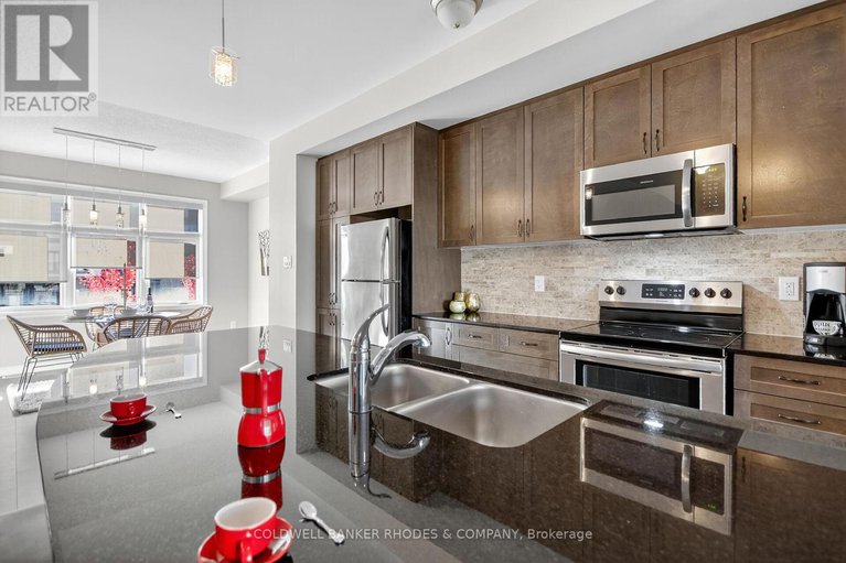28991192/815-mikinak-road/cfb-rockcliffe-and-area/ottawa/ontario/K1K4Z9_13