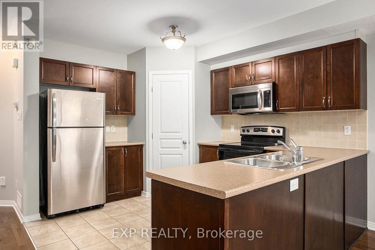 29081107/526-pepperville-crescent/emerald-meadowstrailwest/ottawa/ontario/K2M0E5_8
