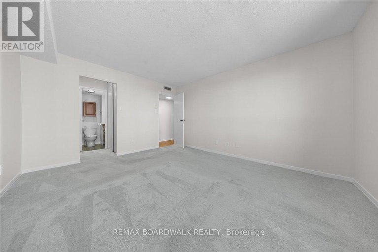 29678878/702-20-the-driveway-drive/ottawa-centregolden-triangle/ottawa/ontario/K2P1C8_23