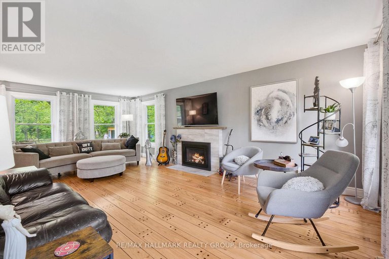 28552102/1430-royal-maple-drive/cumberland-ridge/ottawa/ontario/K4C1B5_5
