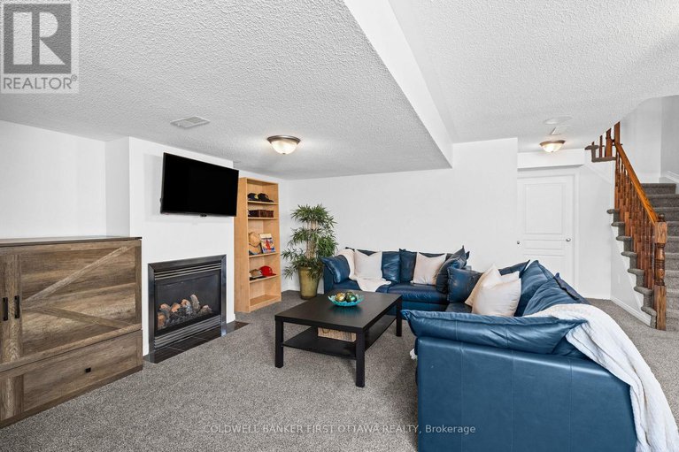 28900707/638-pepperville-crescent/emerald-meadowstrailwest/ottawa/ontario/K2M0E8_32