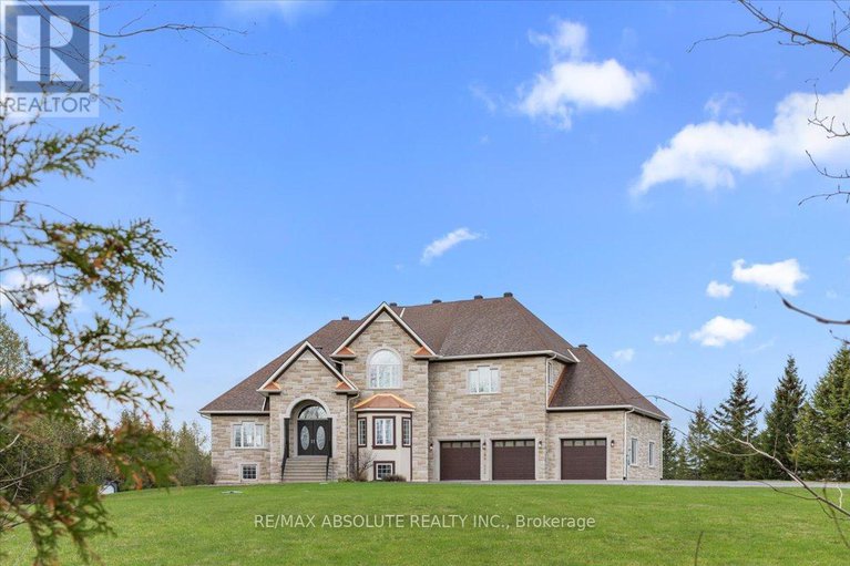 28246473/124-biltmore-crescent/btwn-franktown-rd-fallowfield-rd/ottawa/ontario/K2S2C6_3