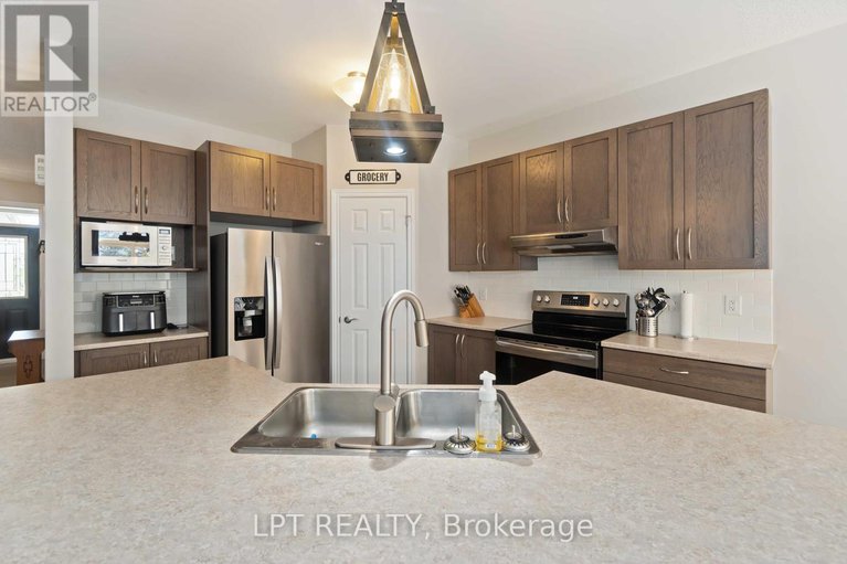28825219/100-blackhorse-drive/north-grenville-twp-kemptville-south/north-grenville/ontario/K0G1J0_19