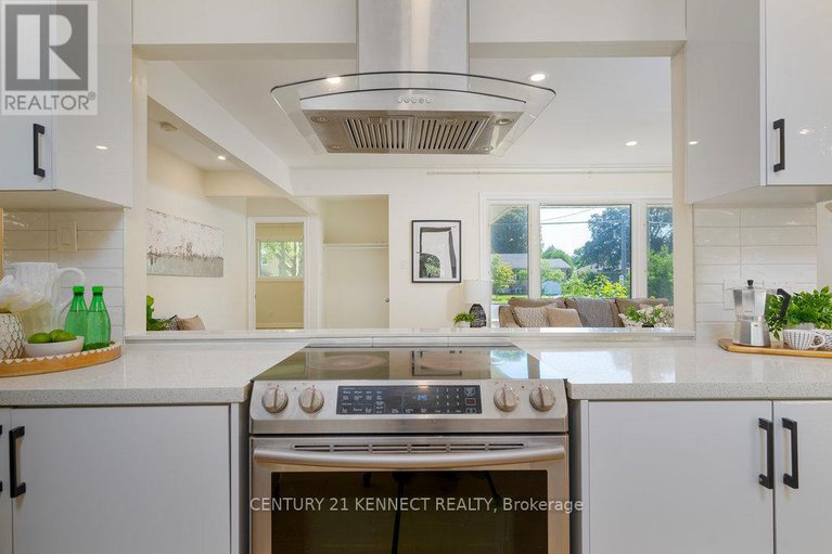 28656058/1666-fisher-avenue/borden-farmstewart-farmcarleton-heightsparkwood-hills/ottawa/ontario/K2C1X7_12