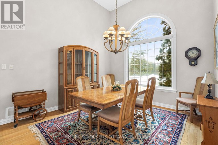 29513406/5-countryside-green/cedar-hillorchard-estates/ottawa/ontario/K2R1B5_8