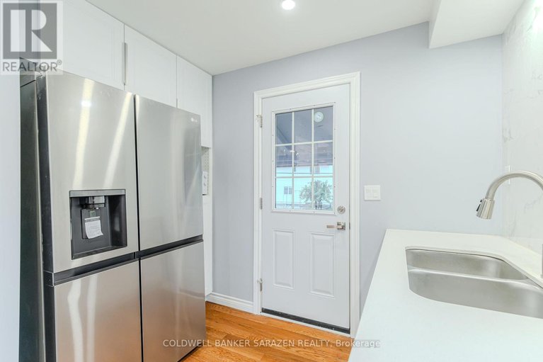 29023596/10-argue-drive/borden-farmstewart-farmcarleton-heightsparkwood-hills/ottawa/ontario/K2E6S1_15