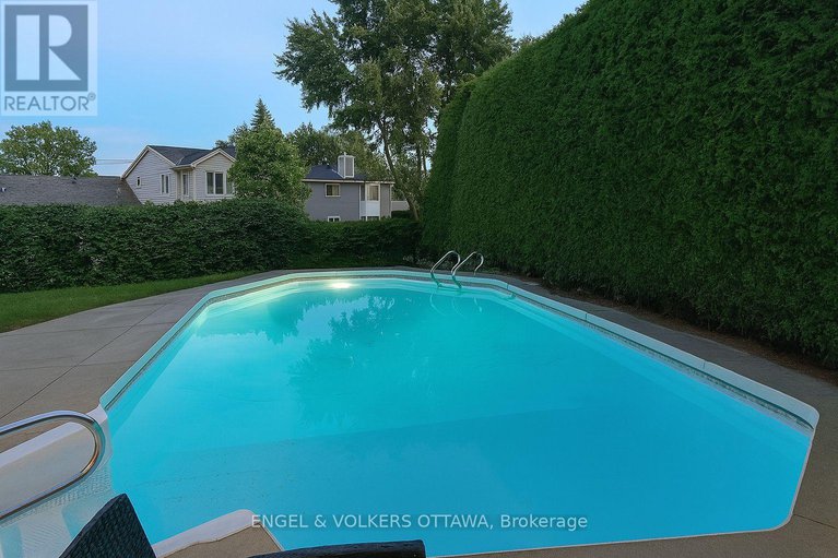 29176704/29-valley-ridge-street/borden-farmstewart-farmcarleton-heightsparkwood-hills/ottawa/ontario/K2E7W3_50